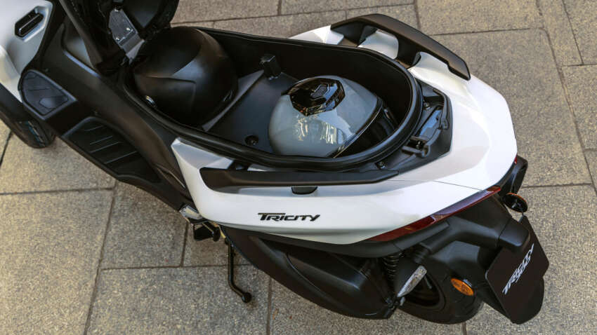 2026 Yamaha Tricity 300 scooter for Europe – three wheels, standing assist, foot brake and airbag 2052679