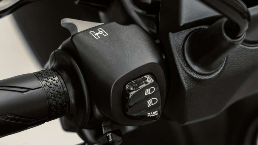 2026 Yamaha Tricity 300 scooter for Europe – three wheels, standing assist, foot brake and airbag 2052681