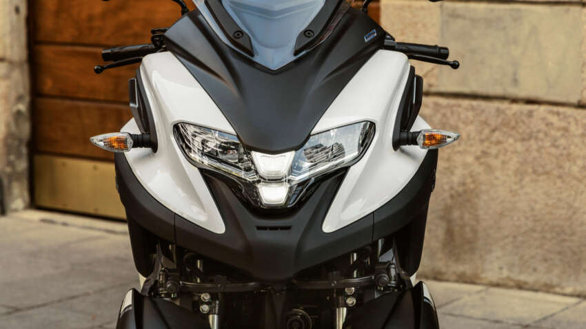 2026 Yamaha Tricity 300 scooter for Europe – three wheels, standing assist, foot brake and airbag 2052682