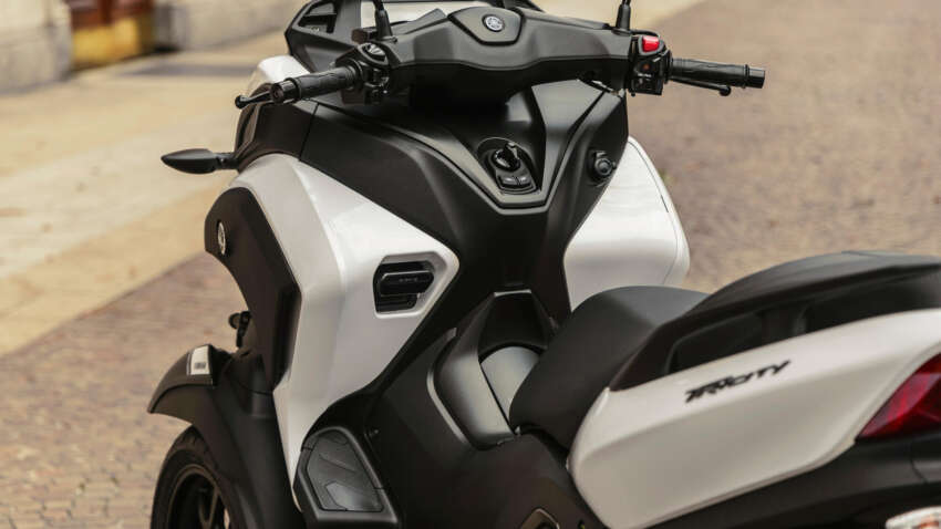2026 Yamaha Tricity 300 scooter for Europe – three wheels, standing assist, foot brake and airbag 2052685