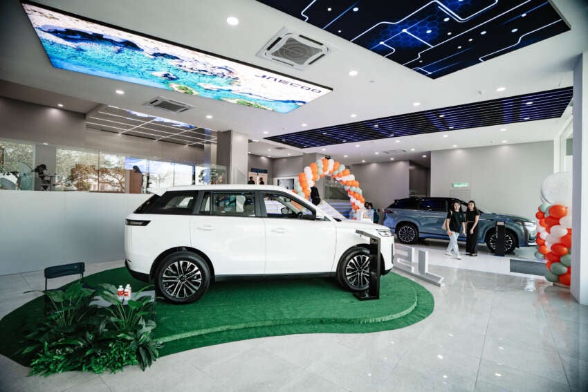 Buy a Jaecoo J5 from Omoda Jaecoo Carro, enjoy launch package worth RM8k including RM3k Duit Raya 2049411