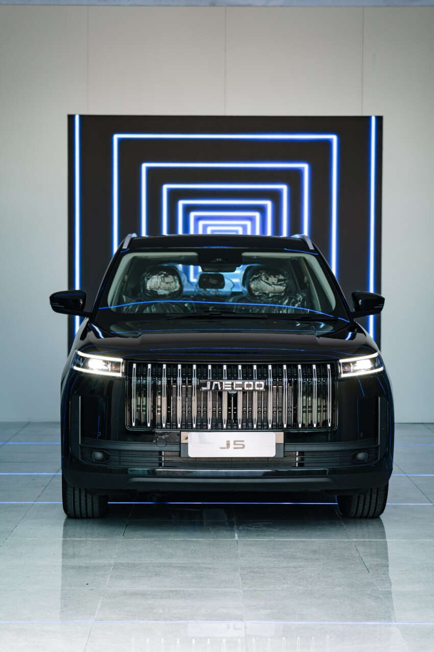 Buy a Jaecoo J5 from Omoda Jaecoo Carro, enjoy launch package worth RM8k including RM3k Duit Raya 2049421