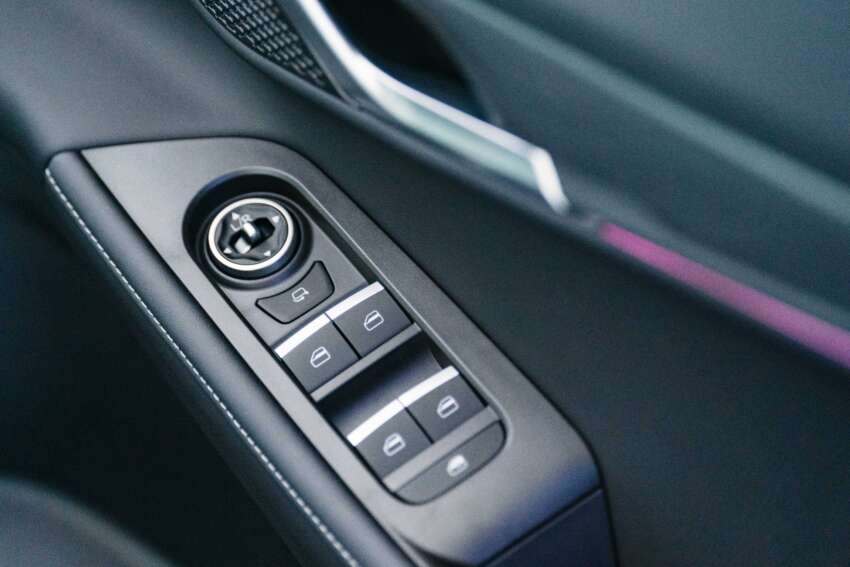 Buy a Jaecoo J5 from Omoda Jaecoo Carro, enjoy launch package worth RM8k including RM3k Duit Raya 2049436