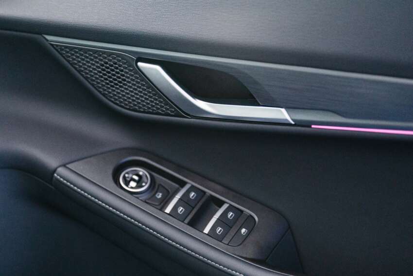 Buy a Jaecoo J5 from Omoda Jaecoo Carro, enjoy launch package worth RM8k including RM3k Duit Raya 2049437