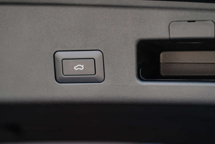 Buy a Jaecoo J5 from Omoda Jaecoo Carro, enjoy launch package worth RM8k including RM3k Duit Raya 2049451