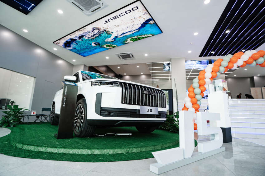 Buy a Jaecoo J5 from Omoda Jaecoo Carro, enjoy launch package worth RM8k including RM3k Duit Raya 2049410