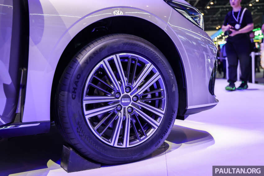 Geely Galaxy Starshine 6 in Beijing – PHEV version of Emgrand; next Proton S70, future Proton eMas sedan? 2072042