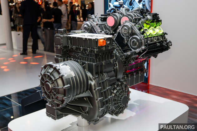 Horse Powertrain tunjuk enjin Horse W30 di Beijing – 3.0L V6 Twin Turbo, hibrid, talaan sehingga 1,000 PS!