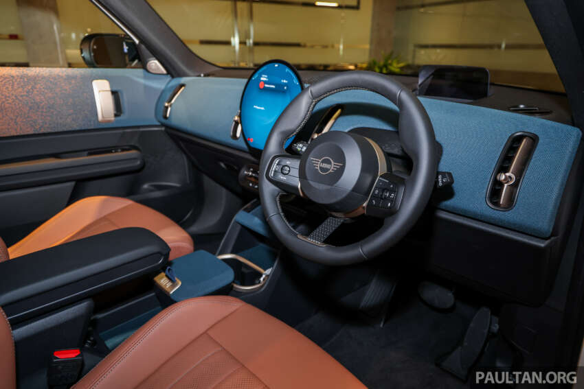 Stand out with the limited edition MINI Countryman S Shadowline and Stealth, exclusive to Auto Bavaria! 2061645