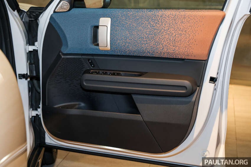 Stand out with the limited edition MINI Countryman S Shadowline and Stealth, exclusive to Auto Bavaria! 2061647