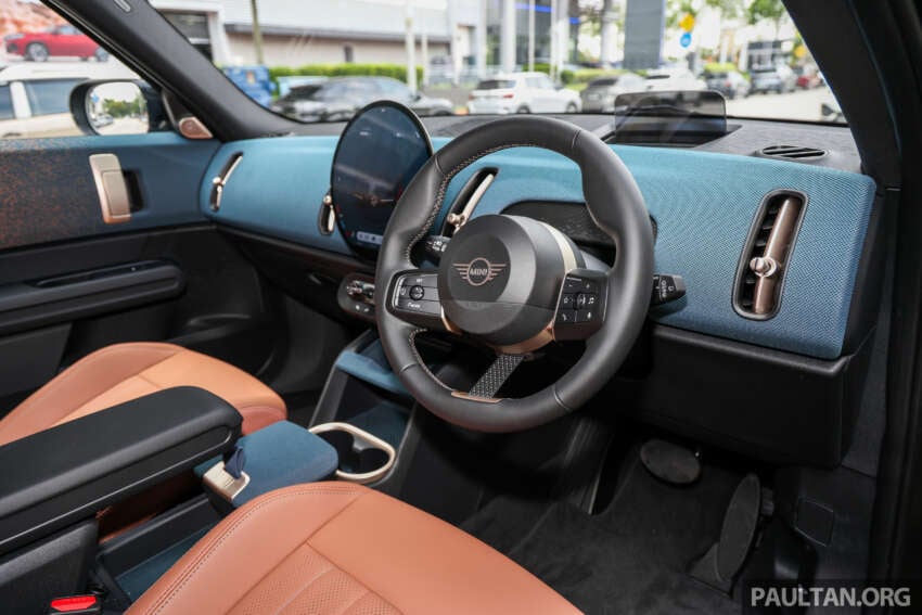 Stand out with the limited edition MINI Countryman S Shadowline and Stealth, exclusive to Auto Bavaria! 2061668