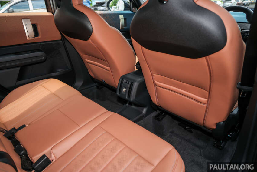 Stand out with the limited edition MINI Countryman S Shadowline and Stealth, exclusive to Auto Bavaria! 2061676