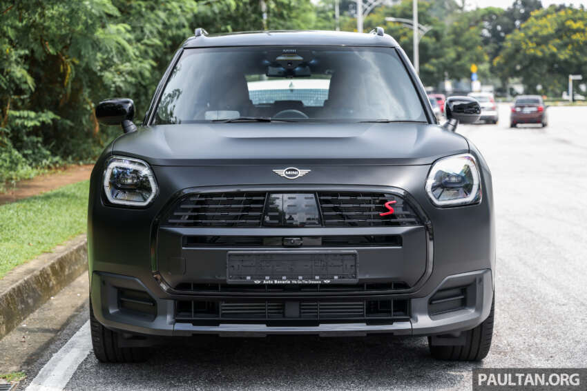 Stand out with the limited edition MINI Countryman S Shadowline and Stealth, exclusive to Auto Bavaria! 2061661