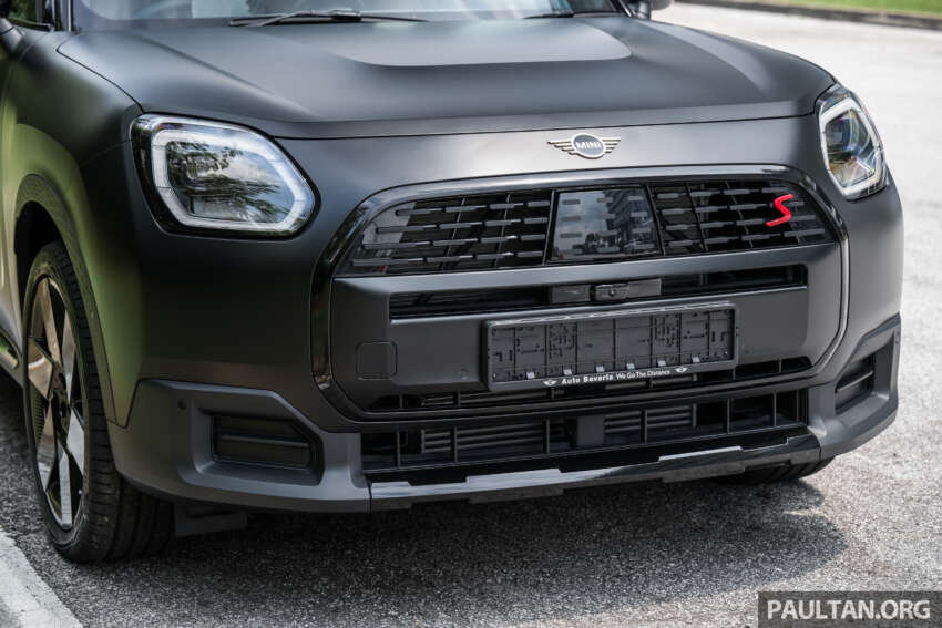 Stand out with the limited edition MINI Countryman S Shadowline and Stealth, exclusive to Auto Bavaria! 2061664