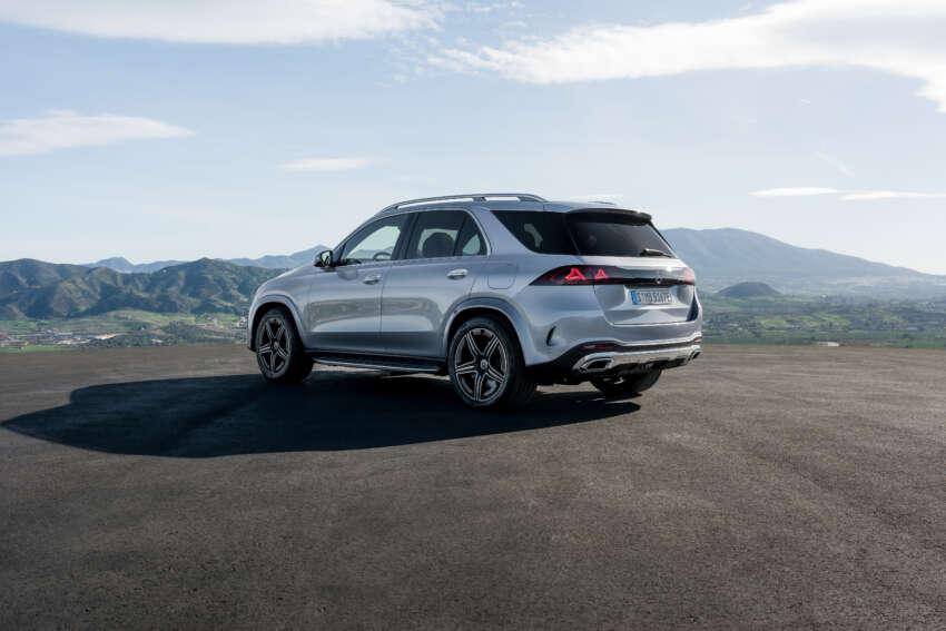 2026 Mercedes-Benz GLE, GLS facelifts – full-width Superscreen, 4.0L flat-plane V8; 585 PS AMG PHEV 2059857