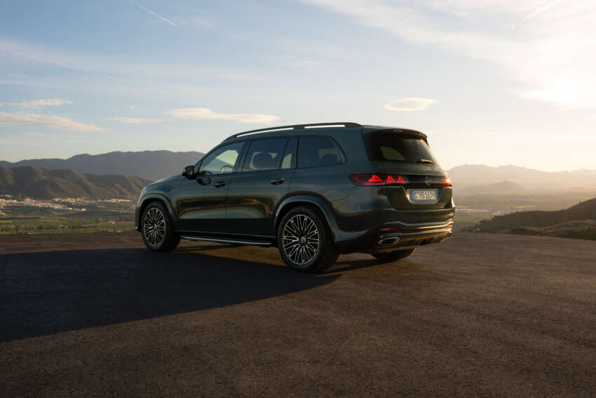2026 Mercedes-Benz GLE, GLS facelifts – full-width Superscreen, 4.0L flat-plane V8; 585 PS AMG PHEV 2059902