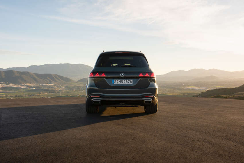 2026 Mercedes-Benz GLE, GLS facelifts – full-width Superscreen, 4.0L flat-plane V8; 585 PS AMG PHEV 2059903