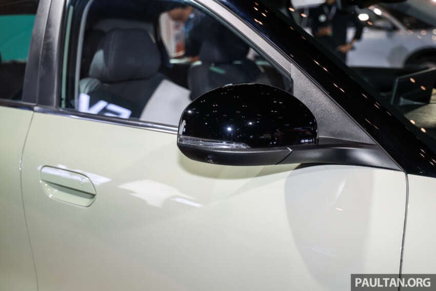 Proton eMas 5 gets new Jade Green colour – available on Prime and Premium with dark interior, same price 2074225