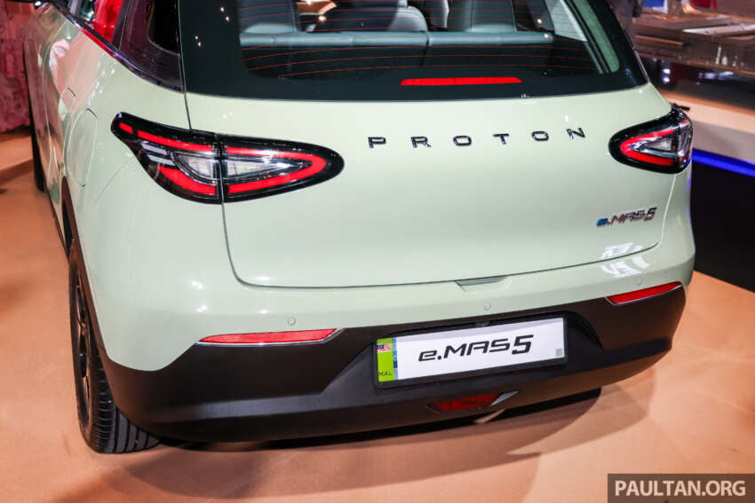 Proton eMas 5 gets new Jade Green colour – available on Prime and Premium with dark interior, same price 2074230