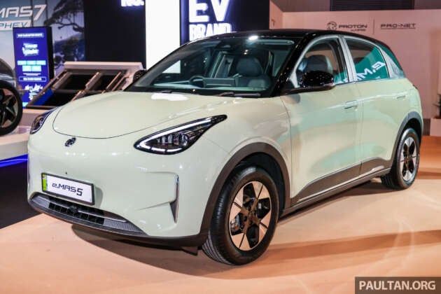 Proton eMas 5 gets new Jade Green colour – available on Prime and Premium with dark interior, same price