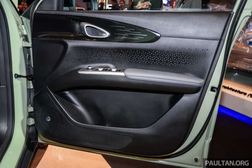 Proton eMas 5 gets new Jade Green colour – available on Prime and Premium with dark interior, same price 2074237
