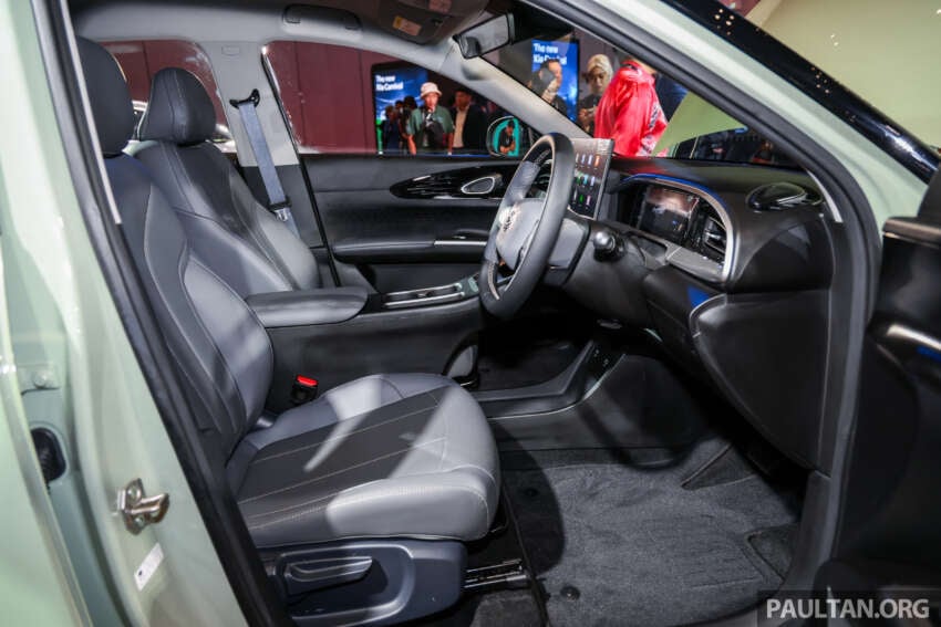 Proton eMas 5 gets new Jade Green colour – available on Prime and Premium with dark interior, same price 2074238