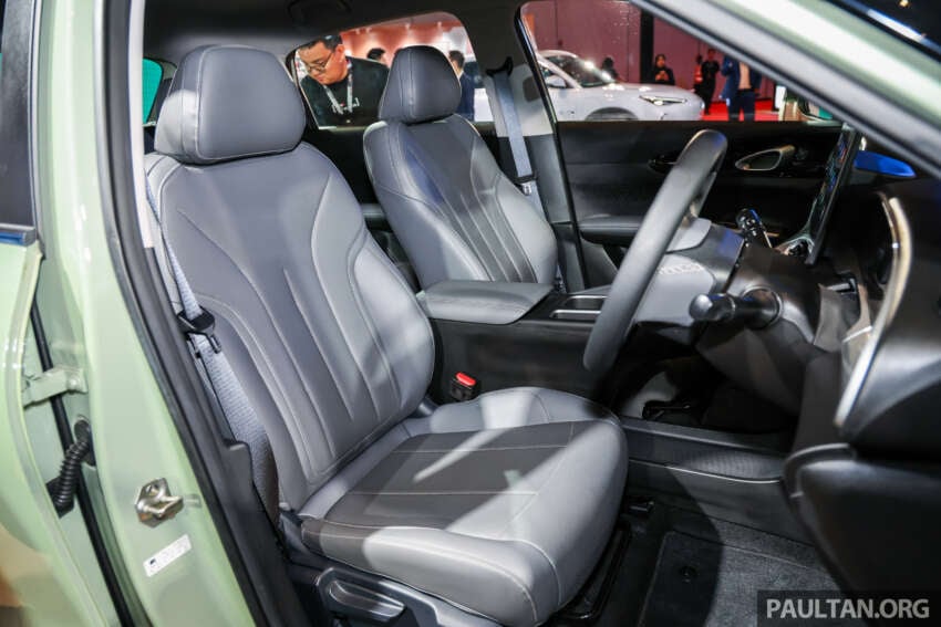 Proton eMas 5 gets new Jade Green colour – available on Prime and Premium with dark interior, same price 2074239
