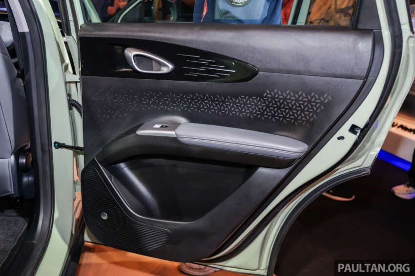 Proton eMas 5 gets new Jade Green colour – available on Prime and Premium with dark interior, same price 2074240