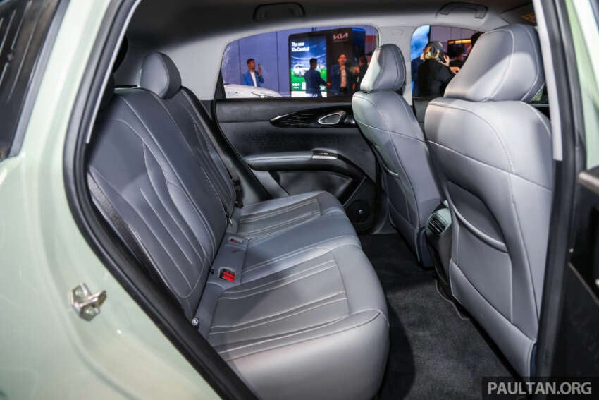 Proton eMas 5 gets new Jade Green colour – available on Prime and Premium with dark interior, same price 2074241