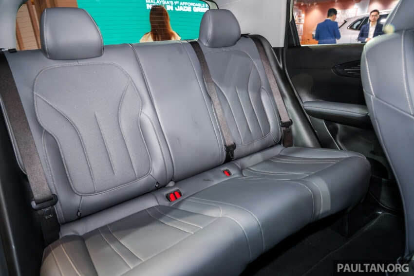 Proton eMas 5 gets new Jade Green colour – available on Prime and Premium with dark interior, same price 2074242