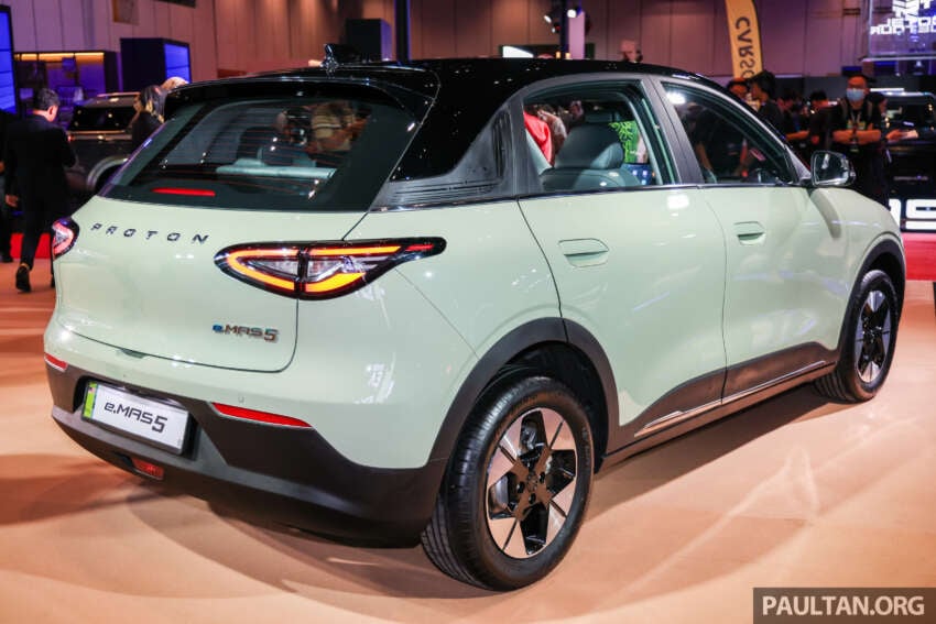 Proton eMas 5 gets new Jade Green colour – available on Prime and Premium with dark interior, same price 2074202
