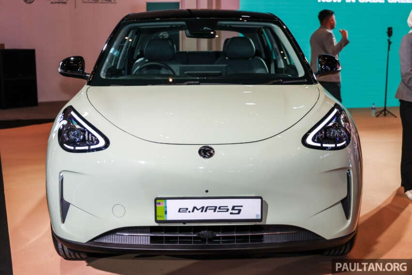 Proton eMas 5 gets new Jade Green colour – available on Prime and Premium with dark interior, same price 2074205