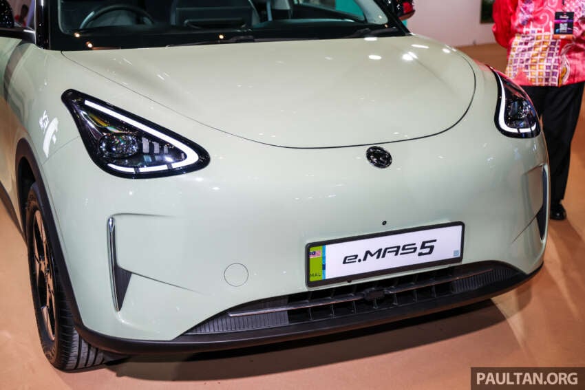 Proton eMas 5 gets new Jade Green colour – available on Prime and Premium with dark interior, same price 2074212