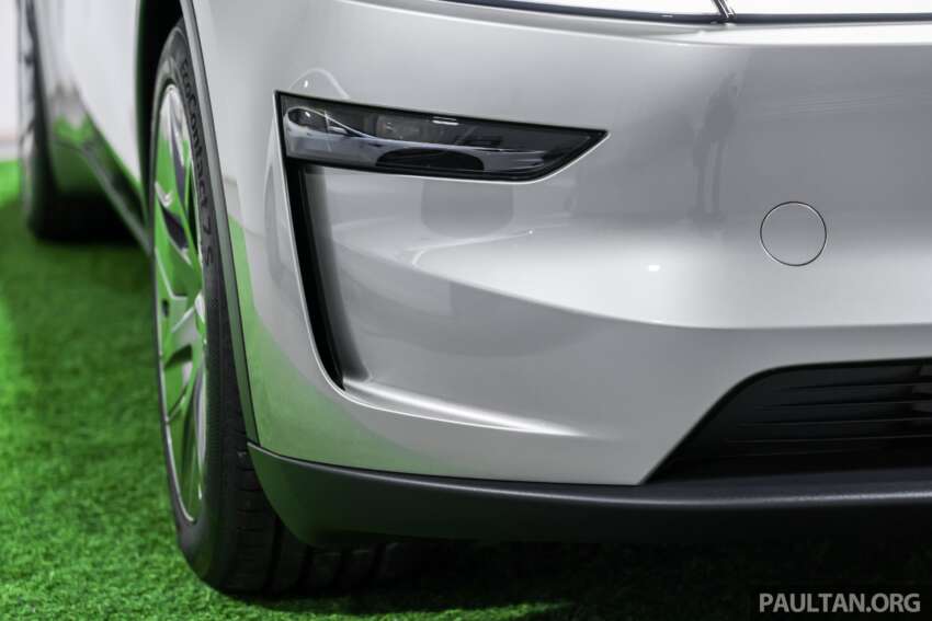 Tesla Model Y L dilancar di Malaysia – jarak roda lebih jauh, 6-tempat duduk, anggaran RM260k; Q2 2026 2059628