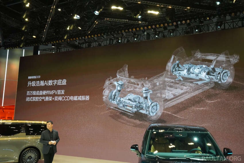 2026 Zeekr 009 facelift debuts in Beijing – new 900V system, swivel seats; up to 925 PS, 740 km CLTC 2071019
