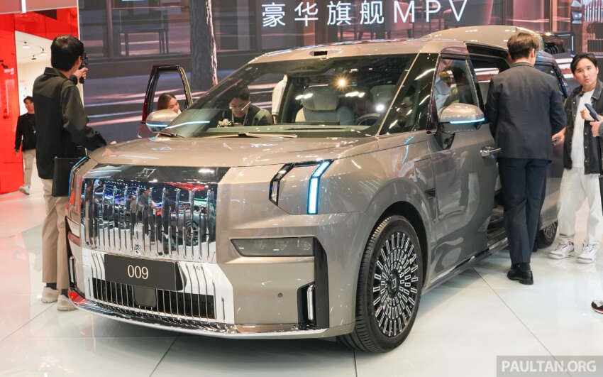 2026 Zeekr 009 facelift debuts in Beijing – new 900V system, swivel seats; up to 925 PS, 740 km CLTC 2071240