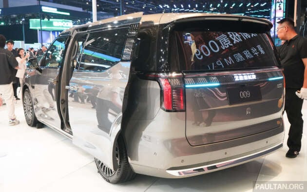 2026 Zeekr 009 facelift debuts in Beijing – new 900V system, swivel seats; up to 925 PS, 740 km CLTC