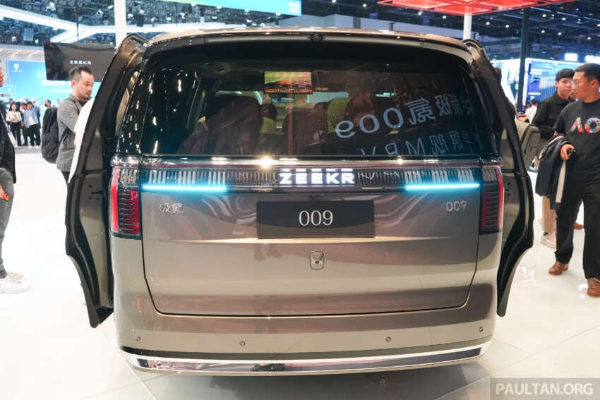 2026 Zeekr 009 facelift debuts in Beijing – new 900V system, swivel seats; up to 925 PS, 740 km CLTC 2071247