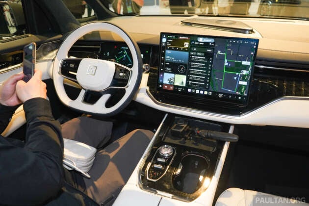 2026 Zeekr 009 facelift debuts in Beijing – new 900V system, swivel seats; up to 925 PS, 740 km CLTC