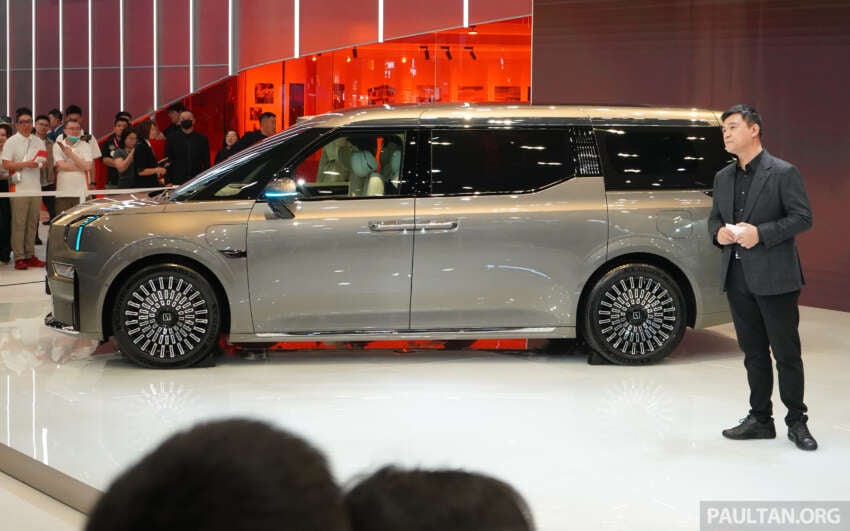 2026 Zeekr 009 facelift debuts in Beijing – new 900V system, swivel seats; up to 925 PS, 740 km CLTC 2071012
