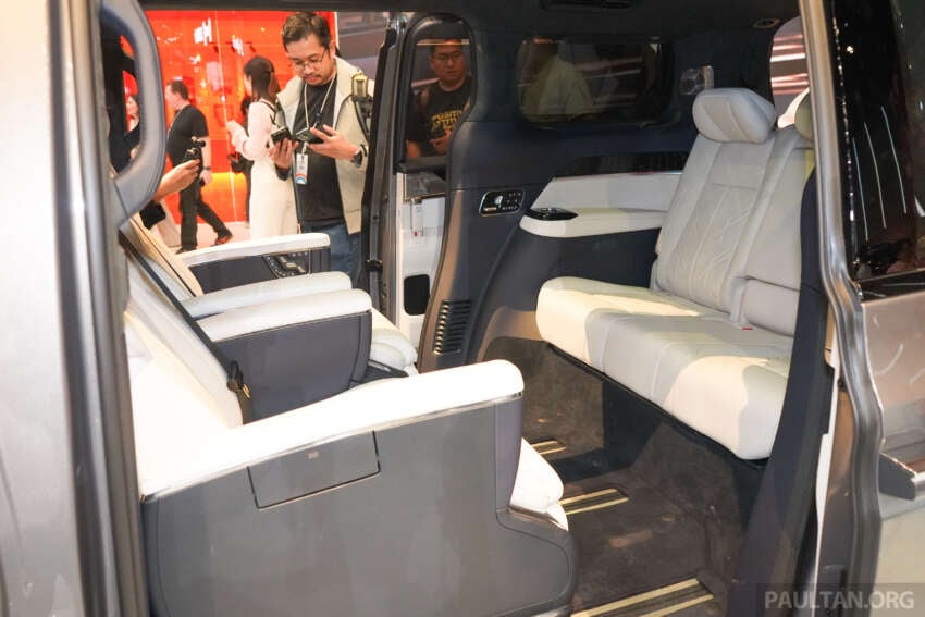 2026 Zeekr 009 facelift debuts in Beijing – new 900V system, swivel seats; up to 925 PS, 740 km CLTC 2071259