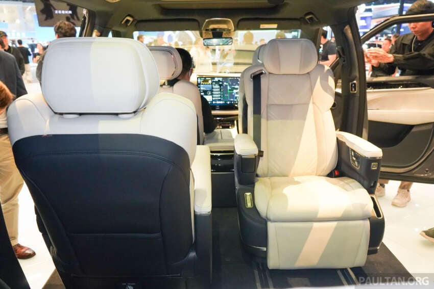 2026 Zeekr 009 facelift debuts in Beijing – new 900V system, swivel seats; up to 925 PS, 740 km CLTC 2071261