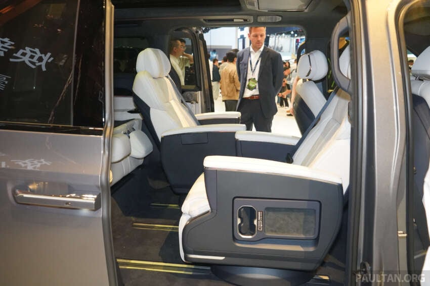 2026 Zeekr 009 facelift debuts in Beijing – new 900V system, swivel seats; up to 925 PS, 740 km CLTC 2071262