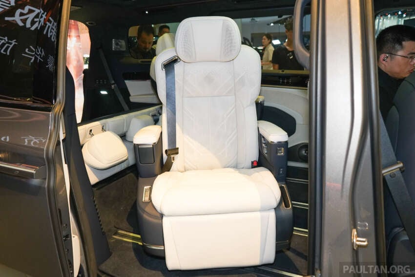 2026 Zeekr 009 facelift debuts in Beijing – new 900V system, swivel seats; up to 925 PS, 740 km CLTC 2071263