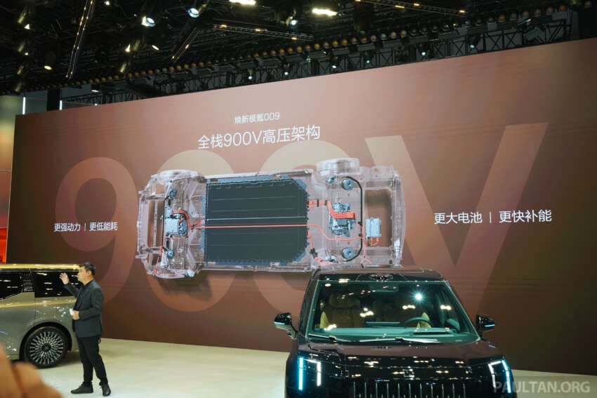 2026 Zeekr 009 facelift debuts in Beijing – new 900V system, swivel seats; up to 925 PS, 740 km CLTC 2071014