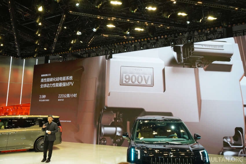 2026 Zeekr 009 facelift debuts in Beijing – new 900V system, swivel seats; up to 925 PS, 740 km CLTC 2071016