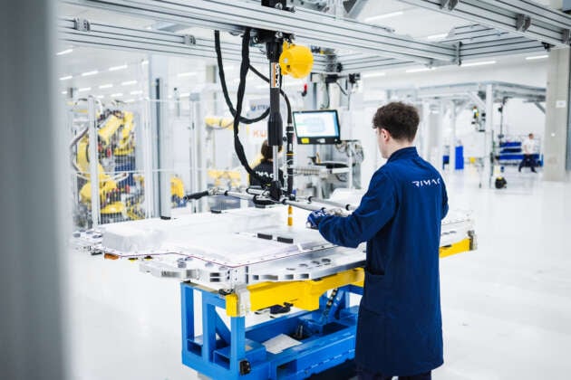 2027 BMW i7 facelift gets Rimac batteries for more range, faster charging – reveal in Beijing April 22