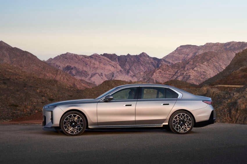 2026 BMW 7 Series facelift – G70 LCI gets Panoramic iDrive, i7 with up to 708 km WLTP range, 250 kW DCFC 2070614