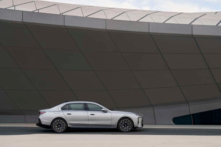 2026 BMW 7 Series facelift – G70 LCI gets Panoramic iDrive, i7 with up to 708 km WLTP range, 250 kW DCFC 2070615