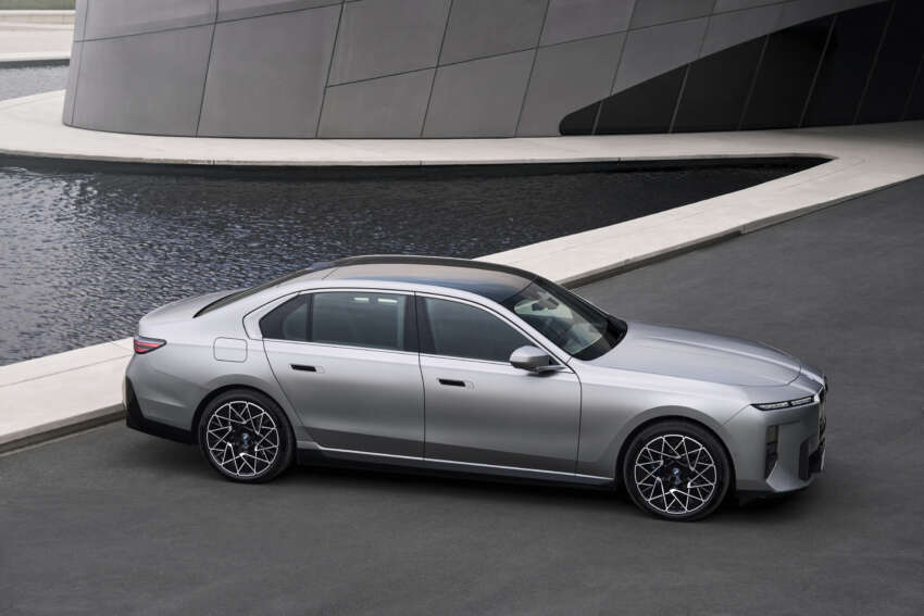 2026 BMW 7 Series facelift – G70 LCI gets Panoramic iDrive, i7 with up to 708 km WLTP range, 250 kW DCFC 2070616